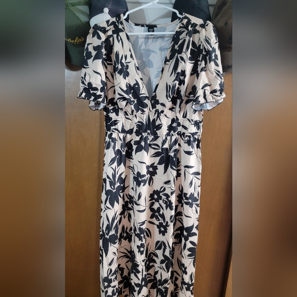 Dress - Picture 3 of 3